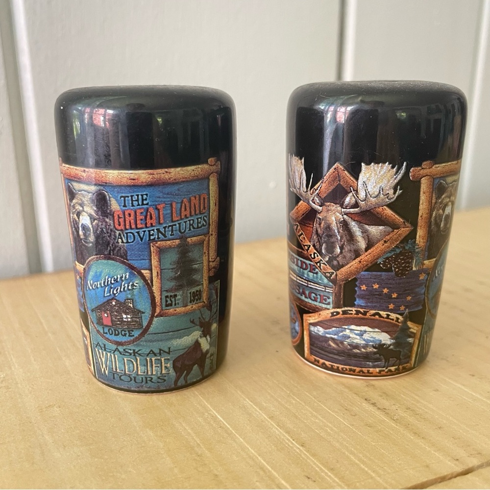 LAST CHANCE Wildlife Alaska Salt & Pepper Shakers Kitchen Dining Table Outdoor - Picture 2 of 5